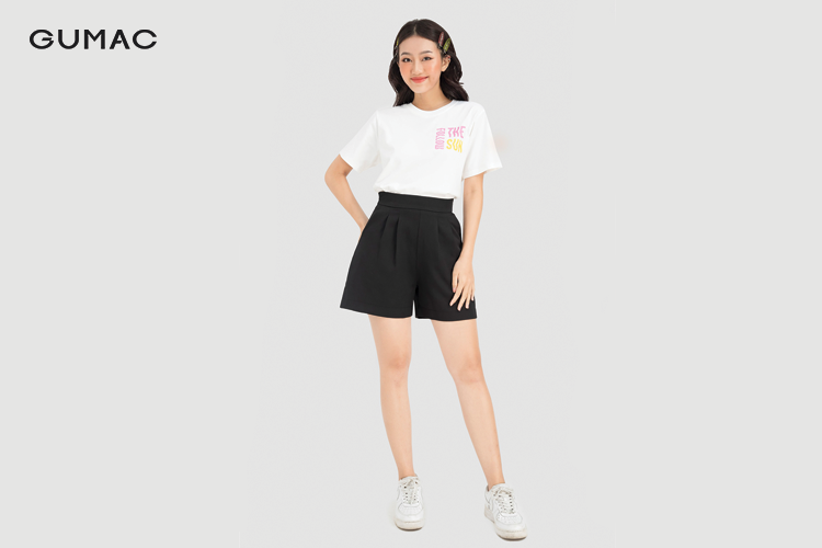 Áo thun Cut Out phần vai mix cùng quần short&nbsp;
