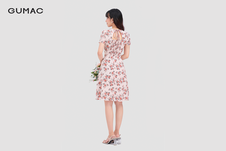 Trang phục Cut Out phần lưng&nbsp;