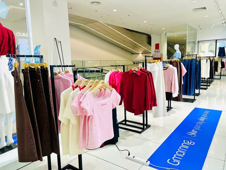 khong gian mua sam tai shop quan ao o kom tum cua gumac