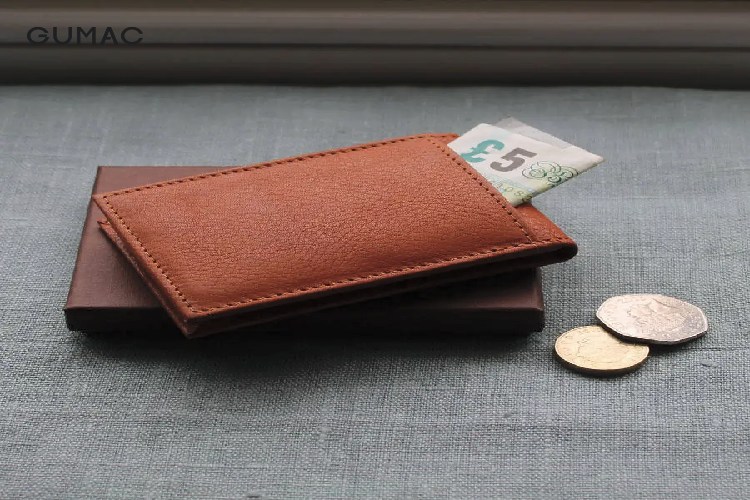 Có kiêng tặng ví cho bạn nam hay không?