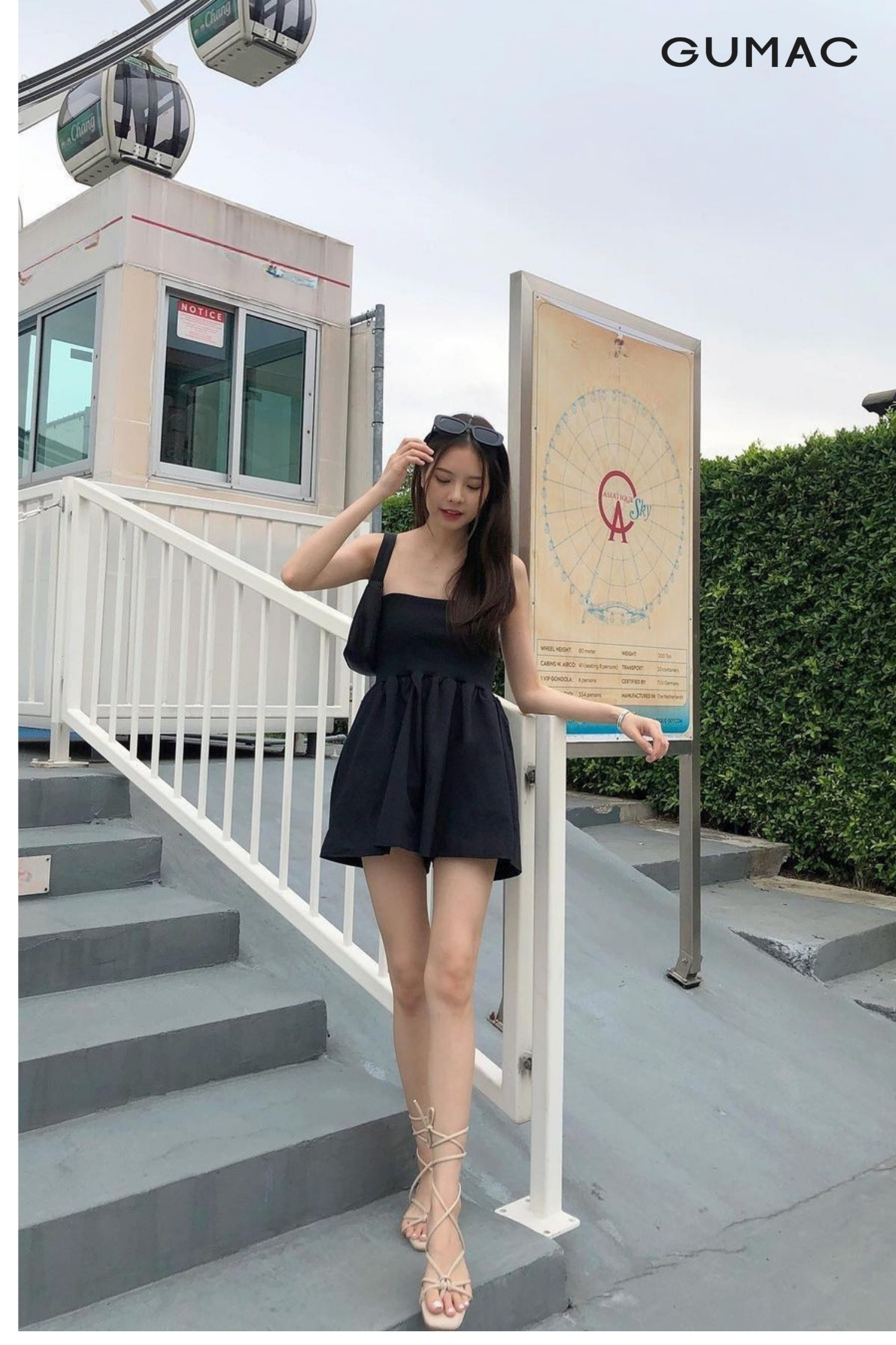 pose dang dung bac dau chan cau thang