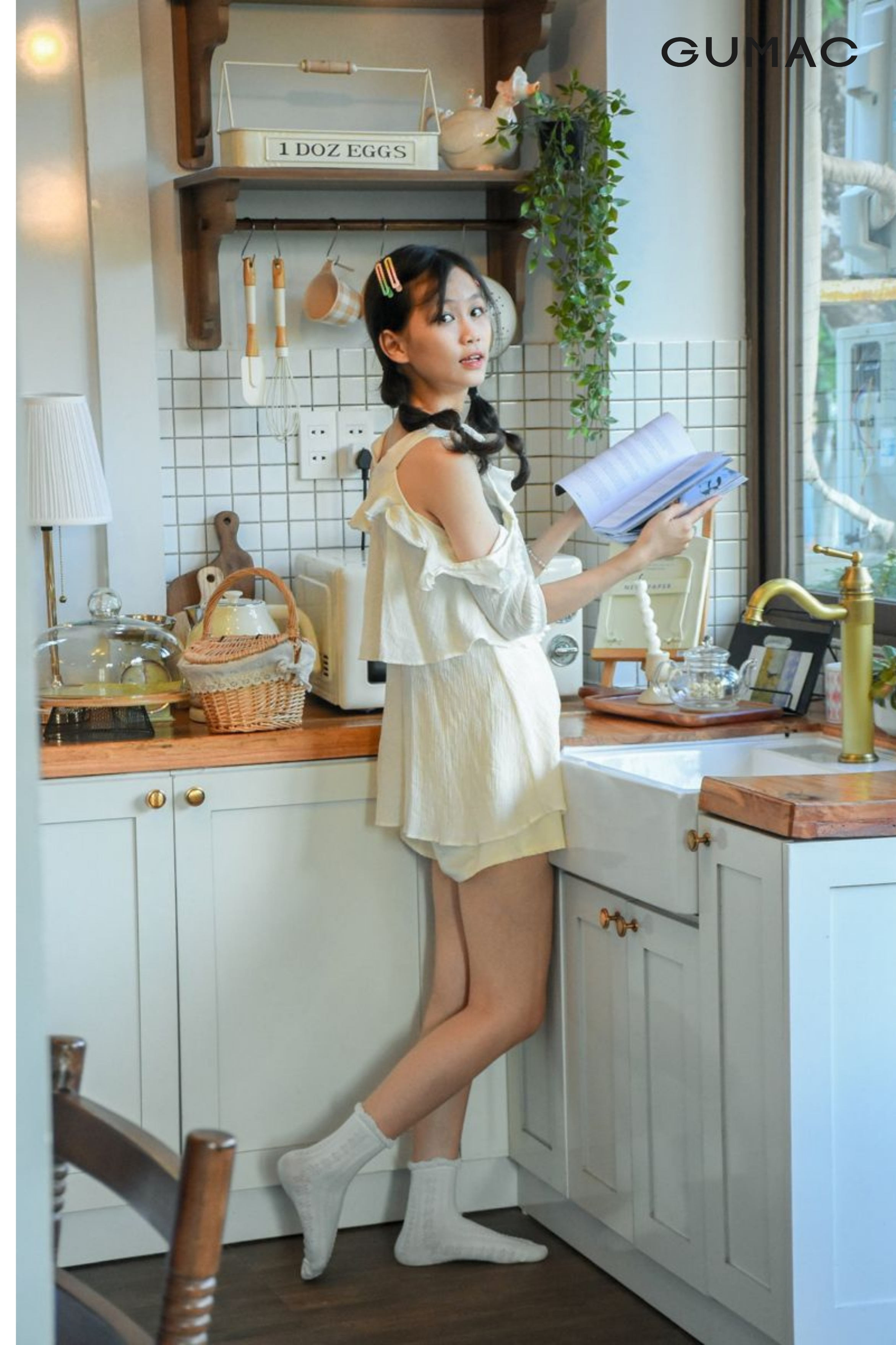 tao dang chup anh trong nha bep
