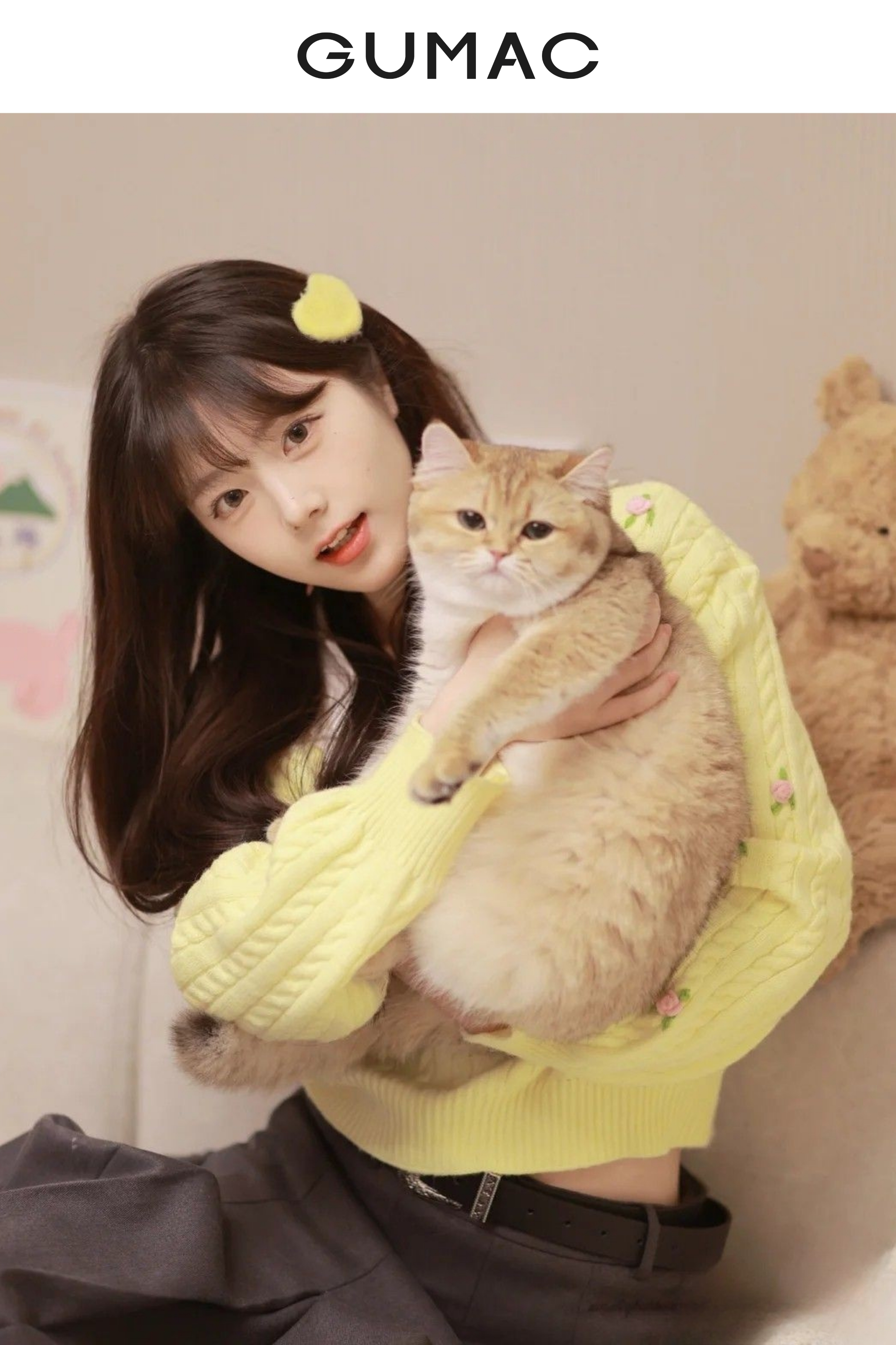 tao dang chup anh trong nha voi meo cam