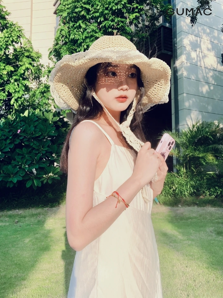 tao dang chup anh voi mu rong vanh khong nhin vao may anh
