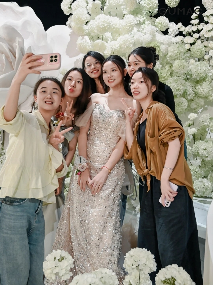 tao dang chup anh di dam cuoi cho nhom ban