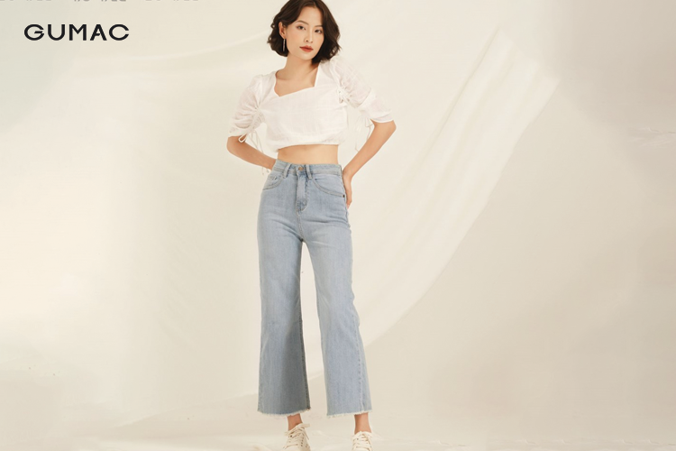 Quần bò + áo croptop trẻ trung