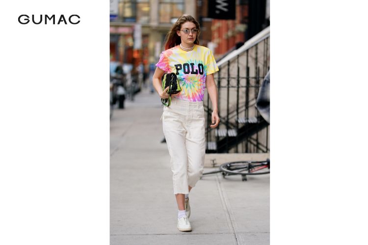 Áo thun tie dye kết hợp quần jean