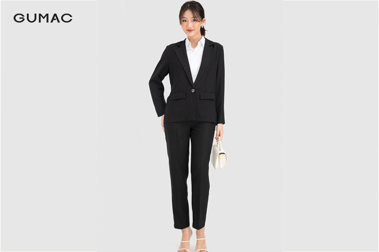 Quần tây kết hợp với áo blazer&nbsp;